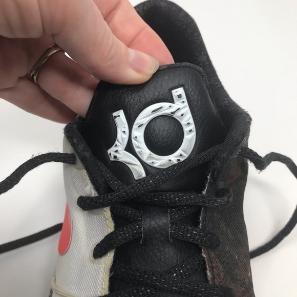 Nike KD 8 Christmas Edition - Youth 7 Style: #824464-106 Size: Youth 7 - Picture 8 of 9